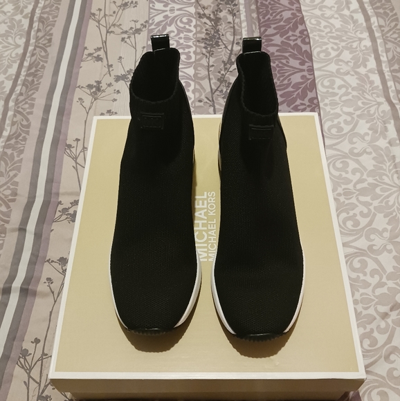 Michael Kors Skyler Bootie Sneaker - Picture 11 of 11